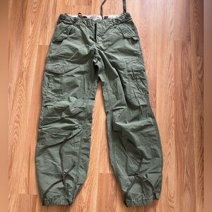 Abercombie cargo pants with adjustable waist
100% cotton. Excellent condition